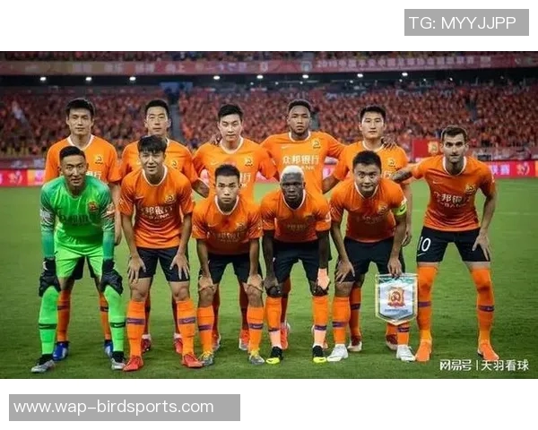 武汉足球队灵活性分析及其对战术与球队表现的影响探讨 武汉足球队灵活性分析及其对战术与球队表现的影响探讨