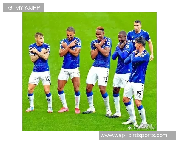 英超赛后分析重庆足球队与杭州足球队的战术配合与表现评估